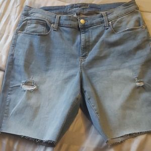 Universal thread mid rise Bermuda shorts